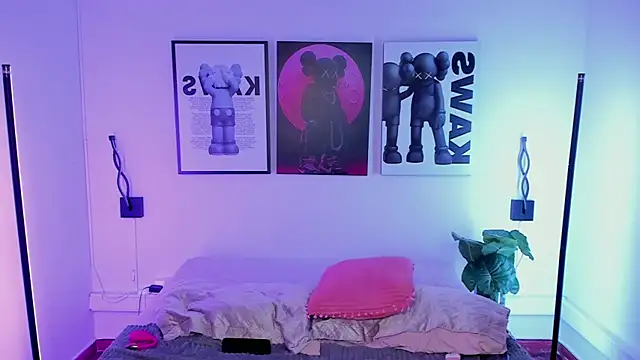 HollyPeach XXX чат на живо