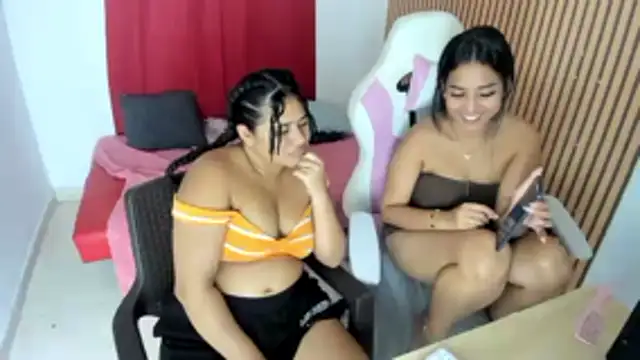 צ'אט XXX בשידור חי של Tatihot69