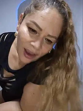 SluttyMilf79's Live XXX Chat