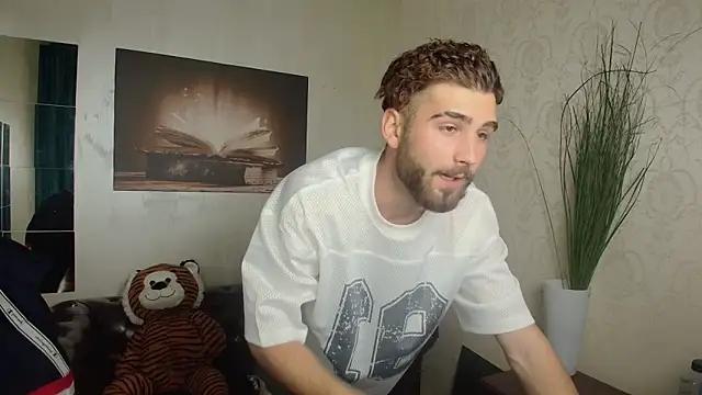 KyloEast Webcam show