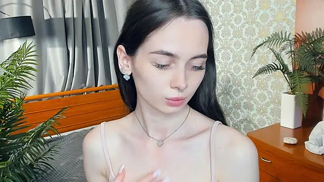 YvonneRobes Show in webcam