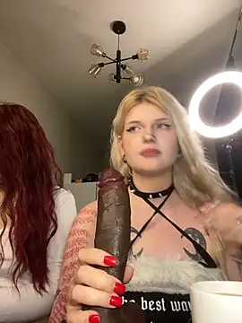 DriveThruCiri Show in webcam
