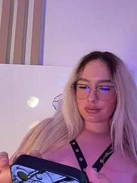 mollyxxx Show in webcam