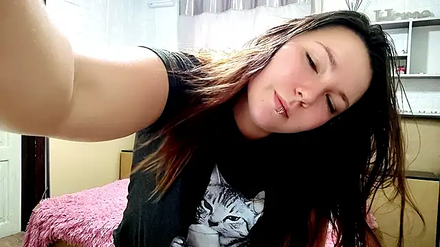 NotYourDoll: онлайн-секс-чат