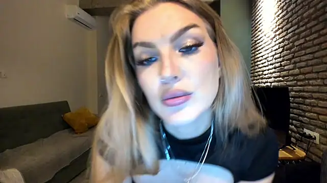 צ'אט XXX בשידור חי של fifteenpoem