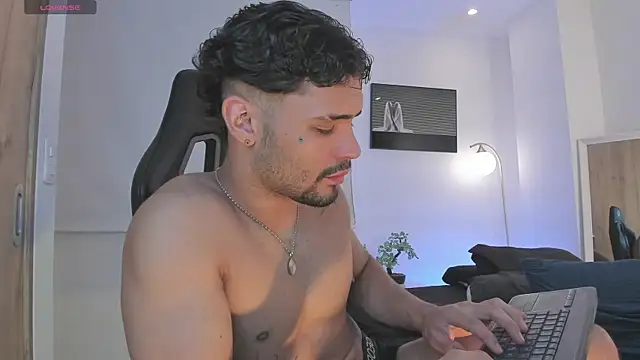 justin_lenox লাইভ XXX চ্যাট