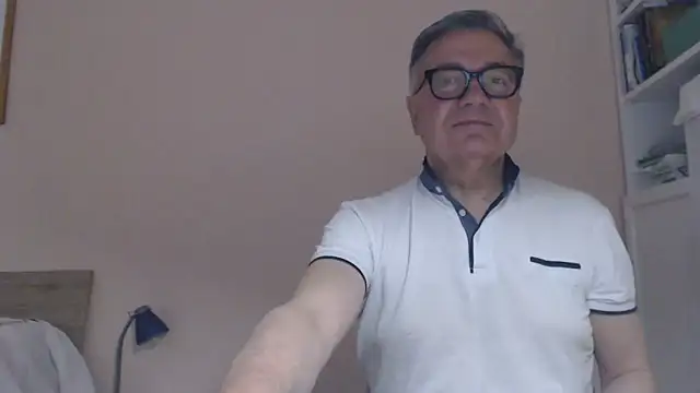YOU6me élő XXX-chatje