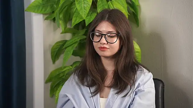 Онлайн чат XXX EarlieMominee