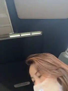 kiss_loo: διαδικτυακό σόου στην κάμερα