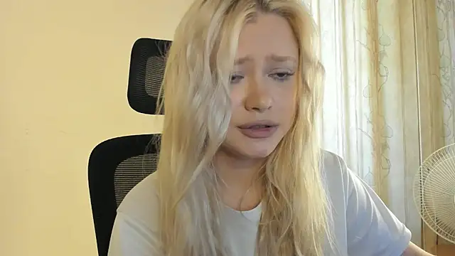 MidnightPoise's Live XXX Chat