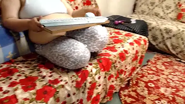 הופעת וובקאם של amrozia