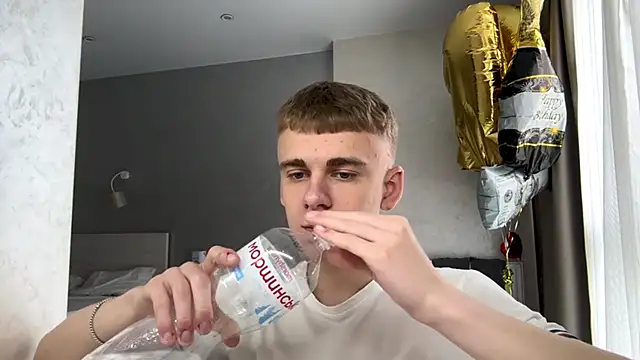 SoloFury 라이브 XXX 채팅