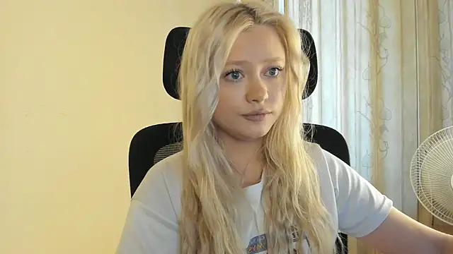 MidnightPoise's Live XXX Chat