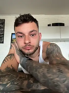 inkeddenis – webcam-show