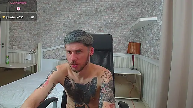 Show modela JonahShaw na web-kameri