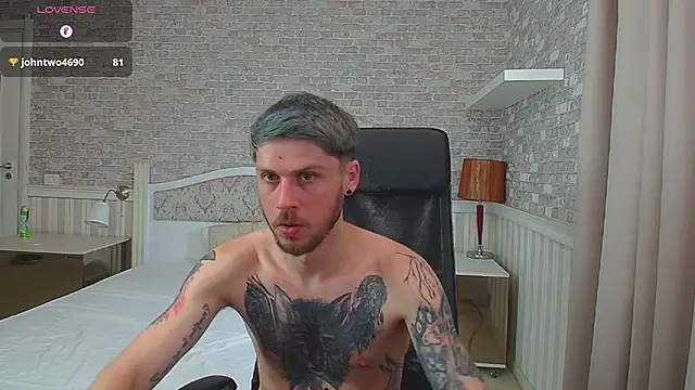 JonahShaw Show in webcam