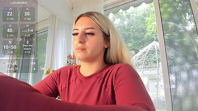 Chat +18 de Ella_Vee ao vivo