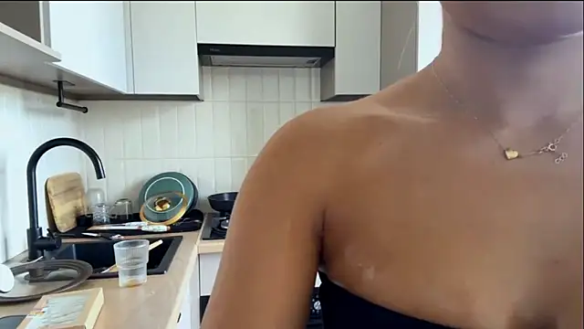 MelindaReny Chat XXX in diretta