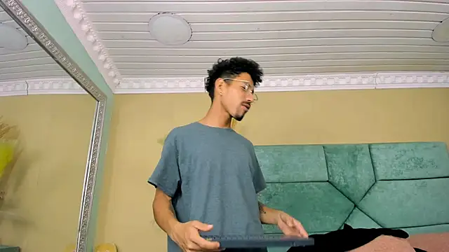 Chat +18 de NoaahTylor ao vivo
