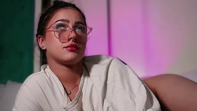 Chat XXX en directo de LucyLextonX