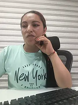 Alisson_Stonee Adlı Modelin Canlı XXX Sohbeti