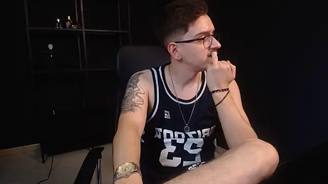 FelixStarkk: вебкам-шоу