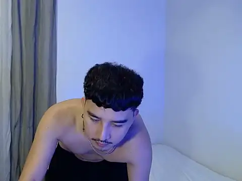 Asian_bigboy Pertunjukan Webcam