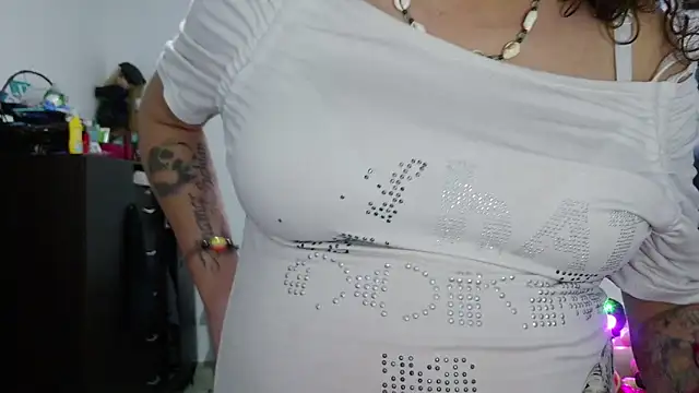 Chat +18 de curly_greeneyed ao vivo