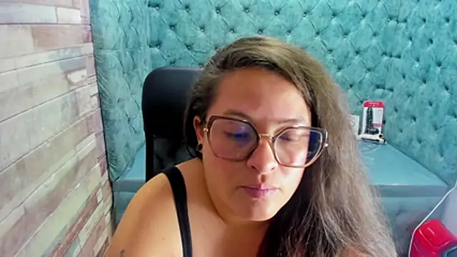 XXX chat uživo modela Sarah_Boobs_