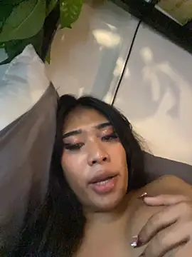 hugecock_tamira's Webcam Show