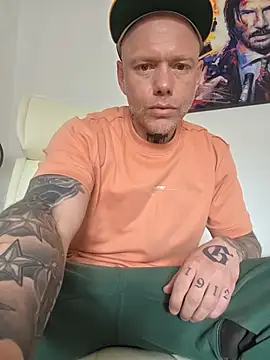 BeYourToy: διαδικτυακό σόου στην κάμερα