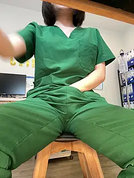 secretly_masturbating 即時 XXX 聊天