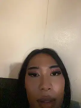 hugecock_tamira Show in webcam
