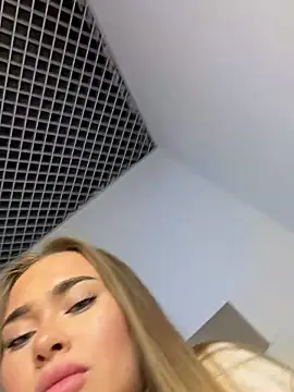 Chat +18 de MonicaWestt ao vivo