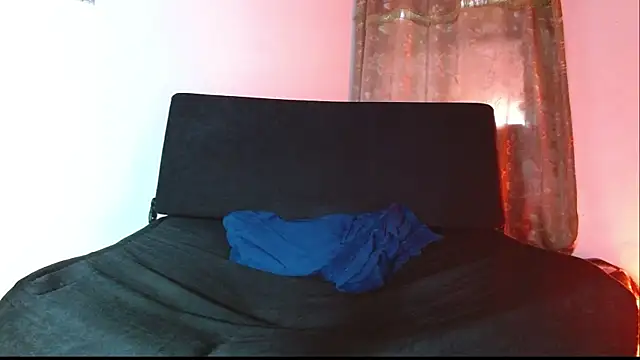 DARK_BLACK_0n Webbikameraesitys