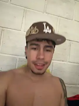 Show modela iNoah_sins na web-kameri