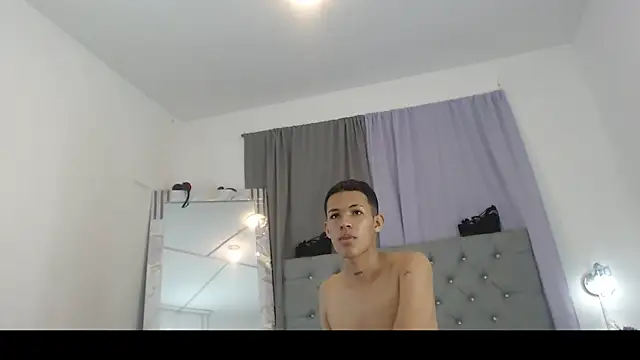 PhillipCox's Live XXX Chat
