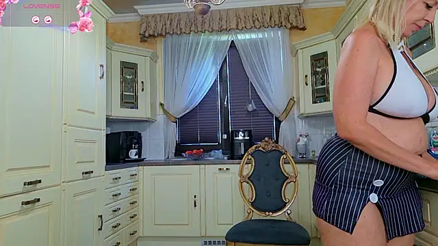 TUNDEROSE1 Webcam-Show