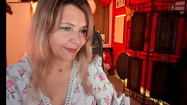 XXX chat uživo modela NicoleHitman