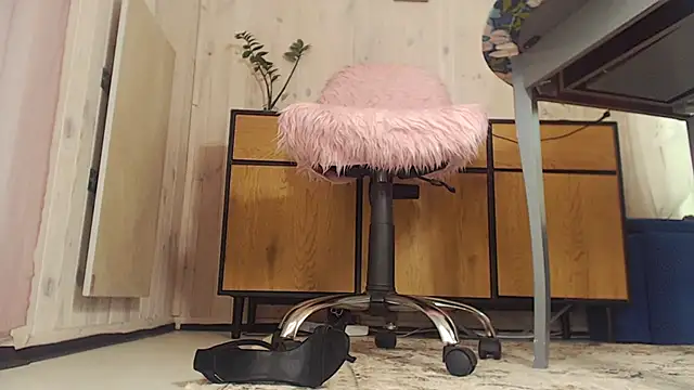 Kirsten888 现场XXX聊天