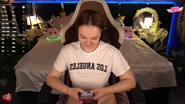 FoxyShy's Live XXX Chat