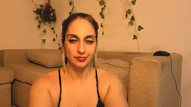 Онлайн чат XXX Bellydancerhot
