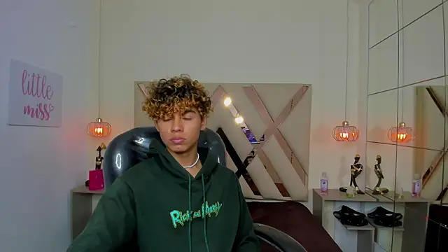 Anyelo_Twink live XXX chat