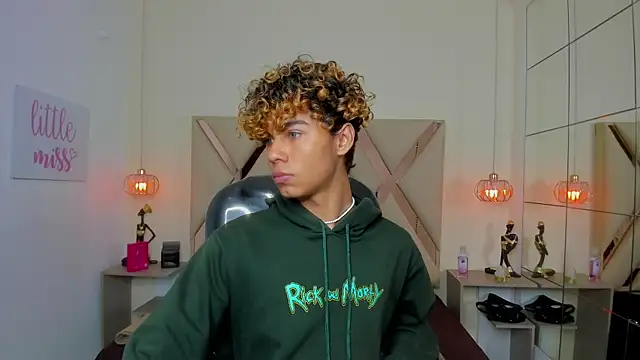 Chat XXX en directo de Anyelo_Twink