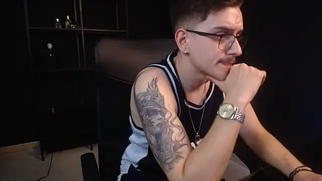 FelixStarkk Adlı Modelin Canlı XXX Sohbeti