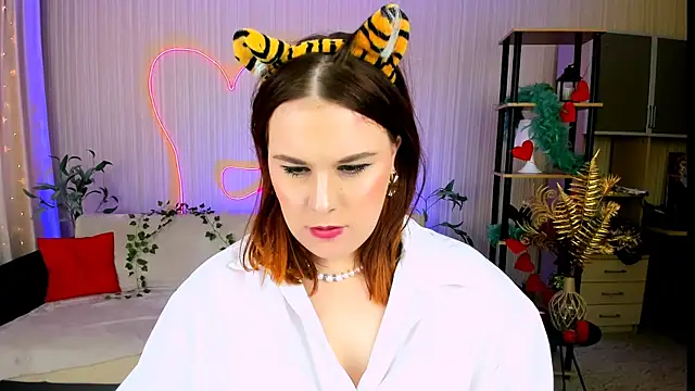 צ'אט XXX בשידור חי של OliviaTwens