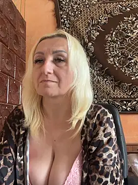 צ'אט XXX בשידור חי של Angela_37