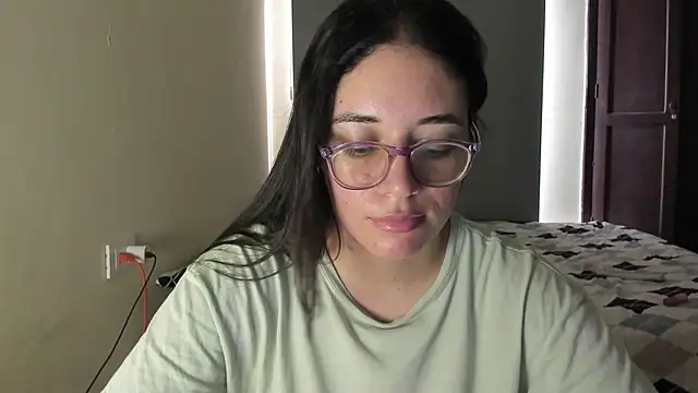 atenas_05_'s Live XXX Chat