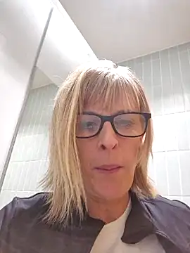 Hannyjn Live XXX chat