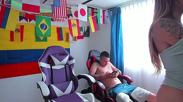 parejacaliente20154's Live XXX Chat